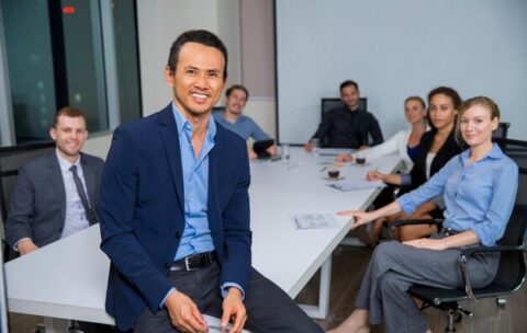 Caso de Estudio Lecciones Aprendidas al Lanzar Soluciones de Inteligencia Artificial Generativa de Nivel Empresarial en Coinbase Una Guía para la Implementación Exitosa de la IA en la Empresa